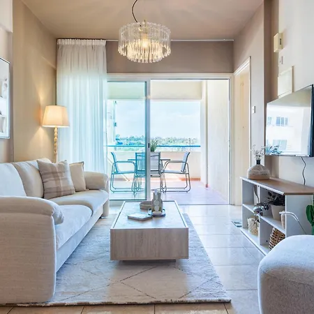 Calina - 3br W Pool & Balcony In Mackenzie