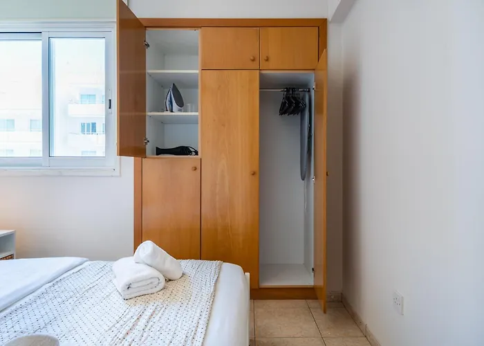 Calina - 3br W Pool & Balcony In Mackenzie Larnaca