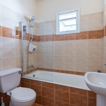 Apartment Calina - 3br W Pool & Balcony In Mackenzie Larnaka