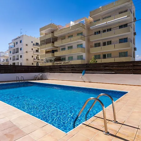 Calina - 3br W Pool & Balcony In Mackenzie