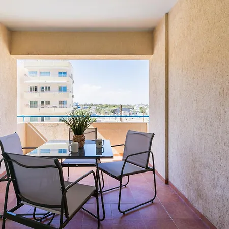 Calina - 3br W Pool & Balcony In Mackenzie